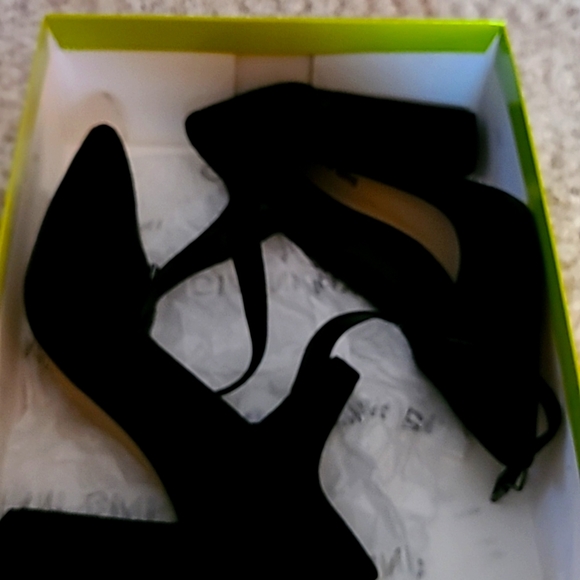 Worn once - Picture 1 of 2